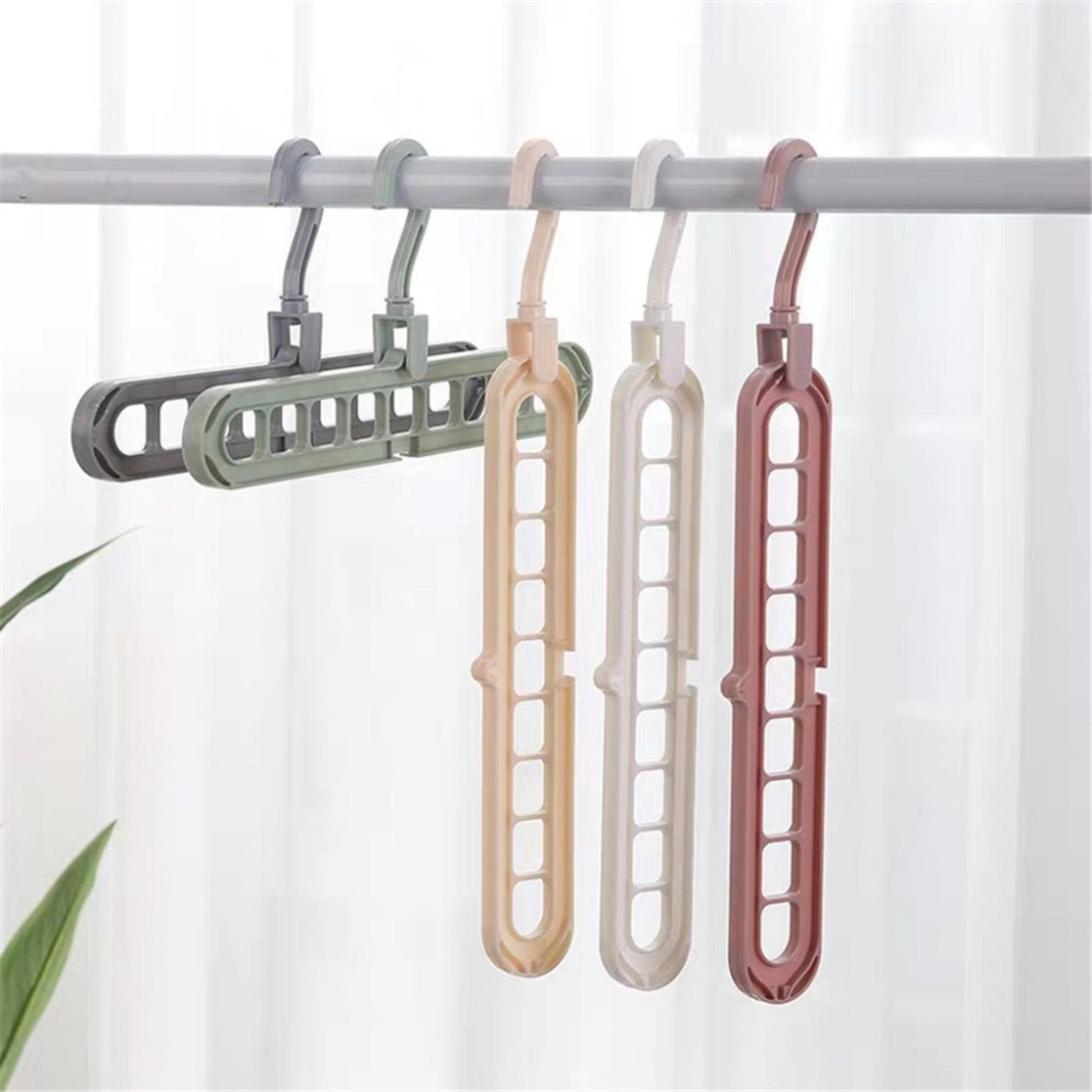 Smart Hanger ™ | Get 4 times more closet space - Novela